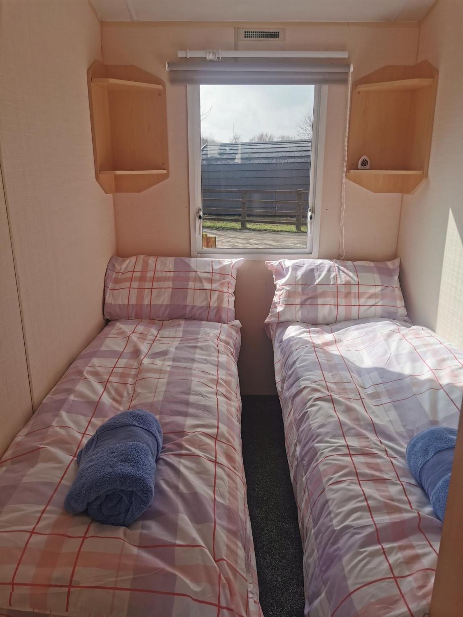 Tunstall  N28 Chill Place Minimum Of 2 Nights At At All Times Please Be Aware Passes Must Be Purchased From Reception Seperately Costs Dependant On Stay מראה חיצוני תמונה